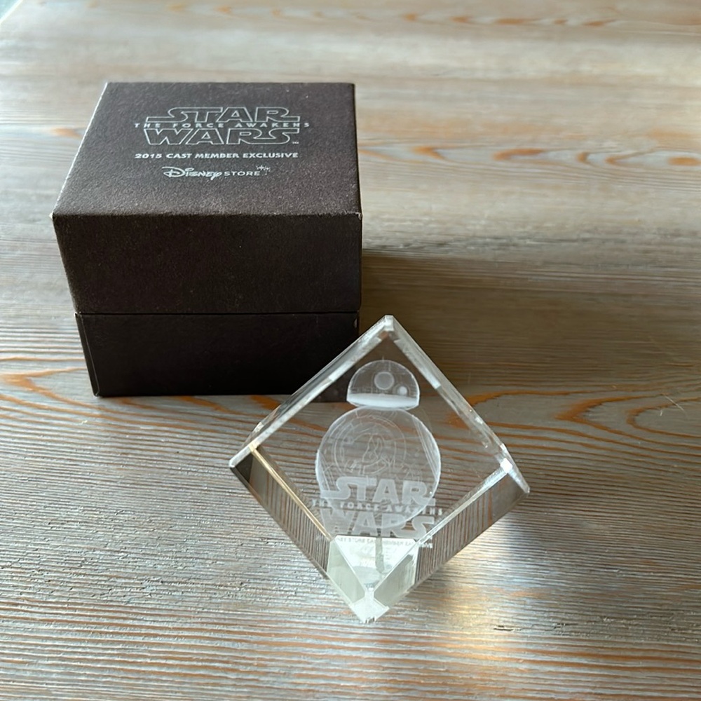 Star Wars The Force Awakens Disney Cast Member Exclusive 2015 BB-8 Crystal